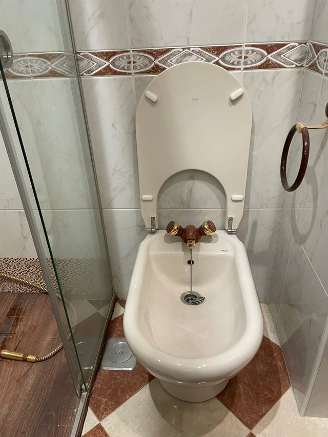 Pack bidé y armario de baño a juego