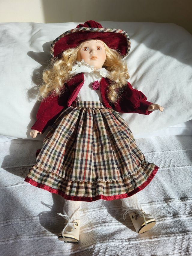 Muñeca porcelana Annie Symphony