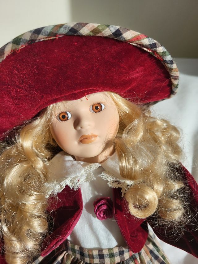 Muñeca porcelana Annie Symphony