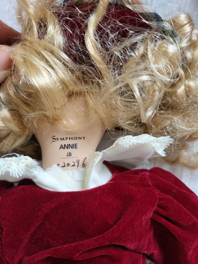 Muñeca porcelana Annie Symphony