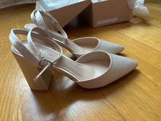 Zapatos blancos de tacón