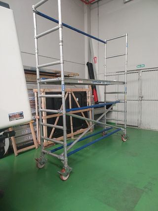 Andamio con ruedas. Termiser