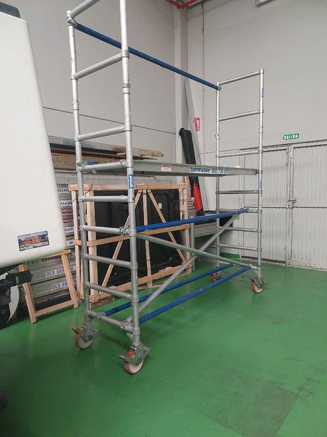 Andamio con ruedas. Termiser