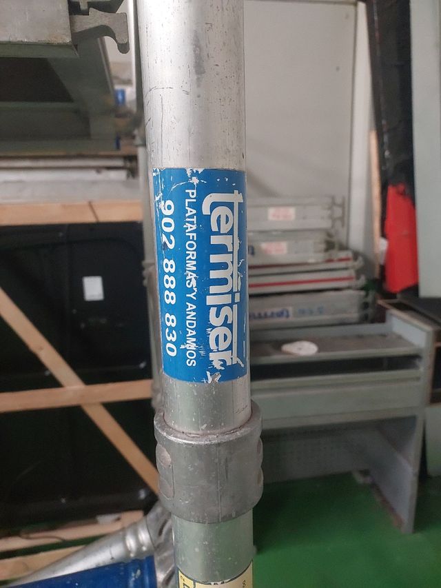 Andamio con ruedas. Termiser