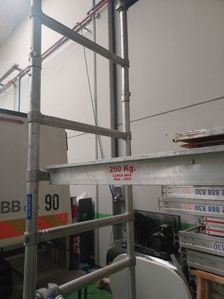 Andamio con ruedas. Termiser