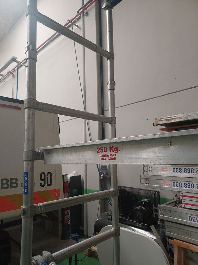 Andamio con ruedas. Termiser