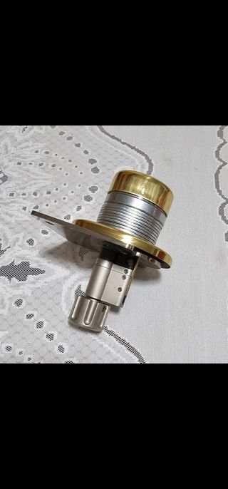 Cerradura + cerrojo de alta seguridad