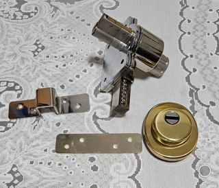 Cerradura + cerrojo de alta seguridad