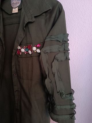 Vestido camisero estilo militar 