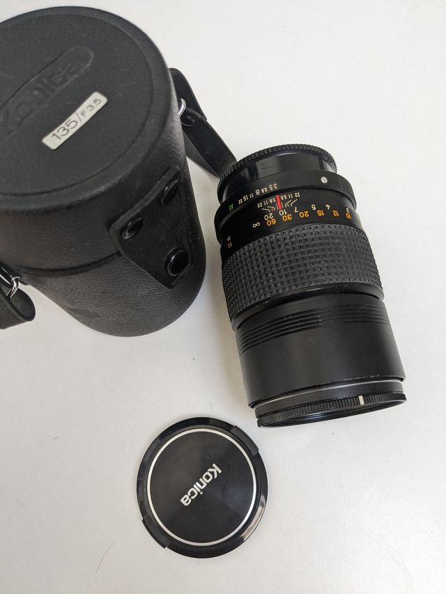 Cámara analógica Konica Autoreflex TC con lentes