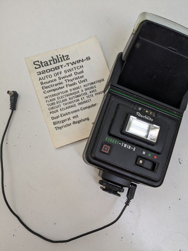 Cámara analógica Konica Autoreflex TC con lentes