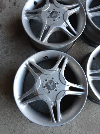 Cerchi  fiat 4 fori  e gomme  175/65/14 Firestone