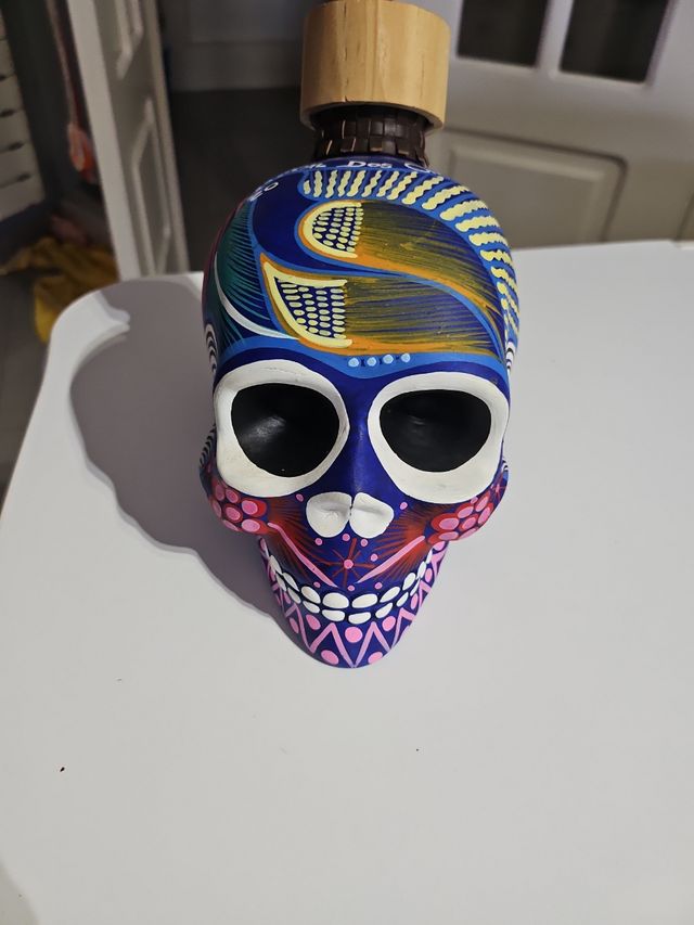 Botella pintada a mano