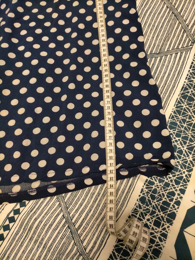 Vestido de lunares de corte básico