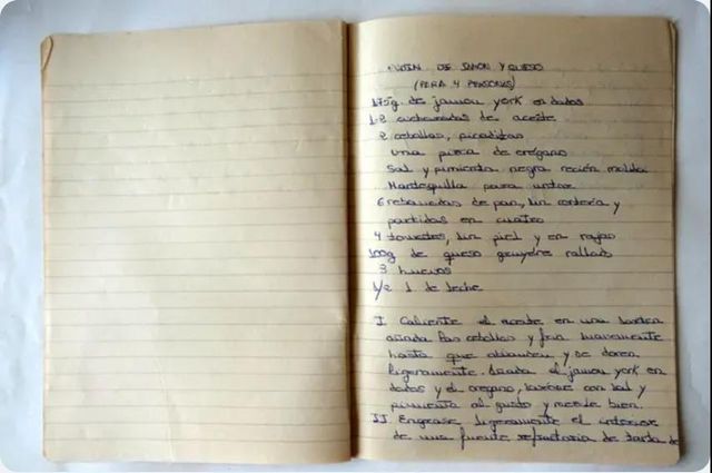 Cuaderno escolar de 1964 con  foto  de Marisol 