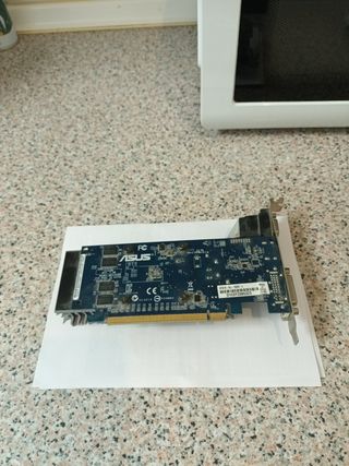 Tarjeta gráfica NVIDIA 1GB