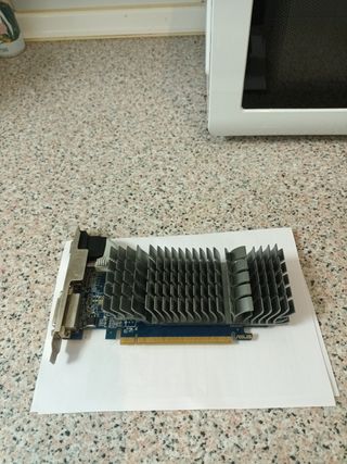 Tarjeta gráfica NVIDIA 1GB