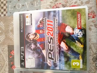 PlayStation 3 Sony más tres juegos.