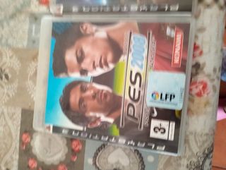 PlayStation 3 Sony más tres juegos.