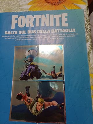 Album Fortnite + circa 100 figurine