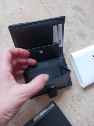 BILLETERA PIEL VICTORIO Y LUCCHINO