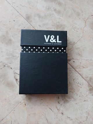 BILLETERA PIEL VICTORIO Y LUCCHINO
