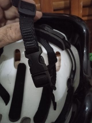 Casco y rodilleras de niño