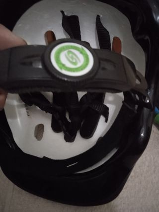 Casco y rodilleras de niño