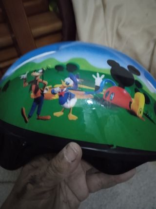 Casco y rodilleras de niño