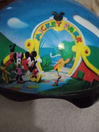 Casco y rodilleras de niño