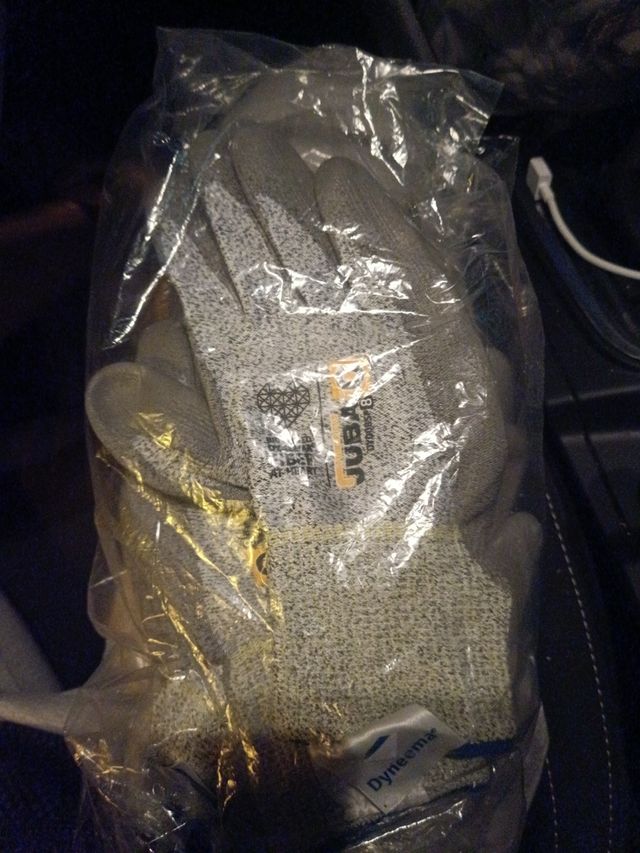 3 pares de guantes de nylon para trabajar.