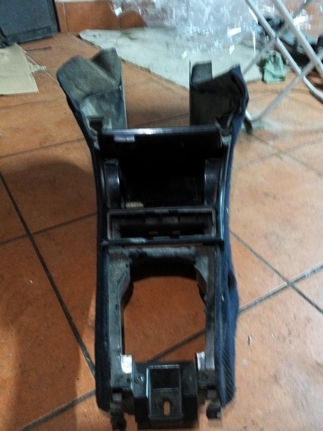 Consola central Peugeot 205