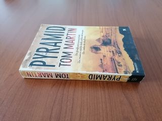 Libro "Pyramid" Tom Martin Ed. 2008