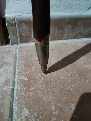 Bastón de madera oscura