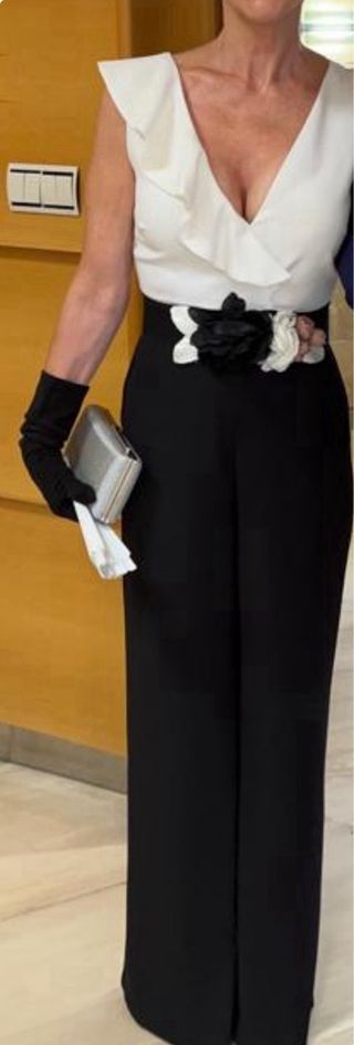 Mono pantalón negro y blanco muy elegante