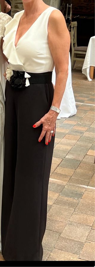 Mono pantalón negro y blanco muy elegante