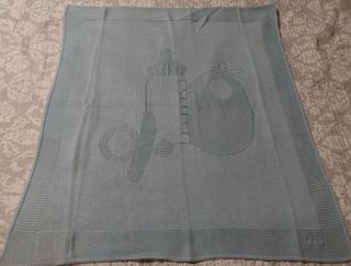 Mantita de bebe niño de lana en punto