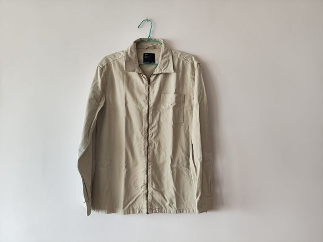 Sovracamicia in denim beige con cerniera