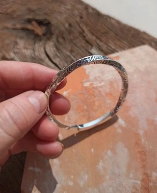 Brazalete abierto
