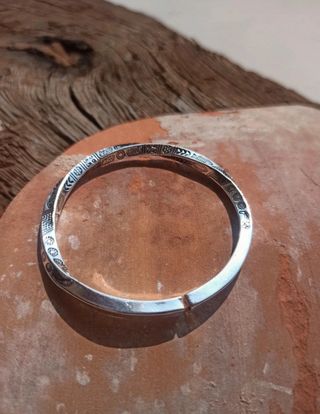 Brazalete abierto