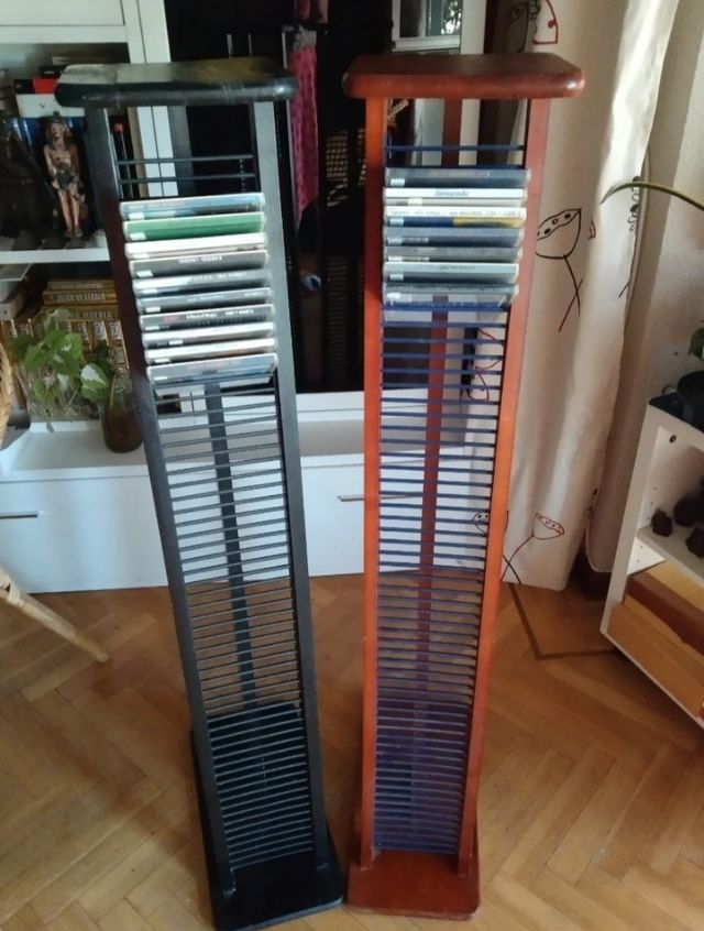 Dos torres Porta CD. Capacidad 60 CD cada una