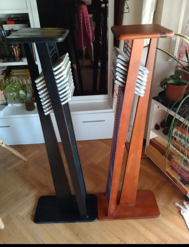 Dos torres Porta CD. Capacidad 60 CD cada una