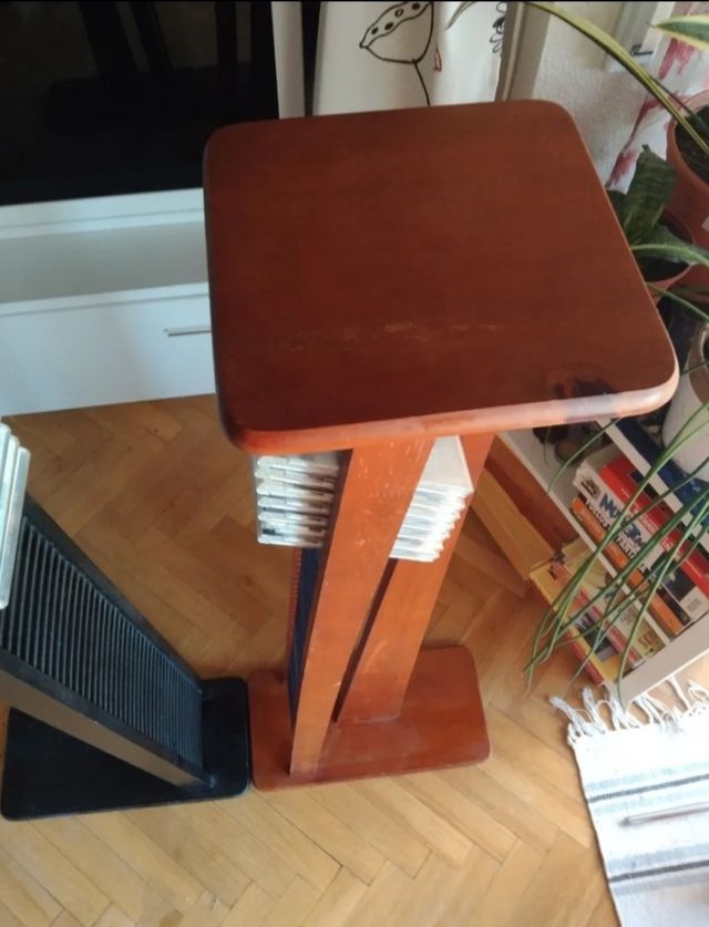 Dos torres Porta CD. Capacidad 60 CD cada una