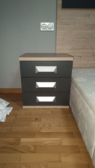 Cabecero y mesitas de noche