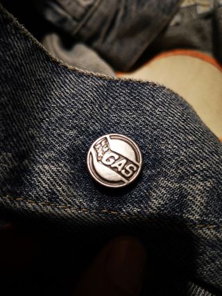 Cazadora marca Gas edición repsol