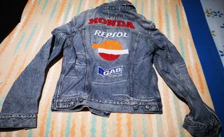 Cazadora marca Gas edición repsol