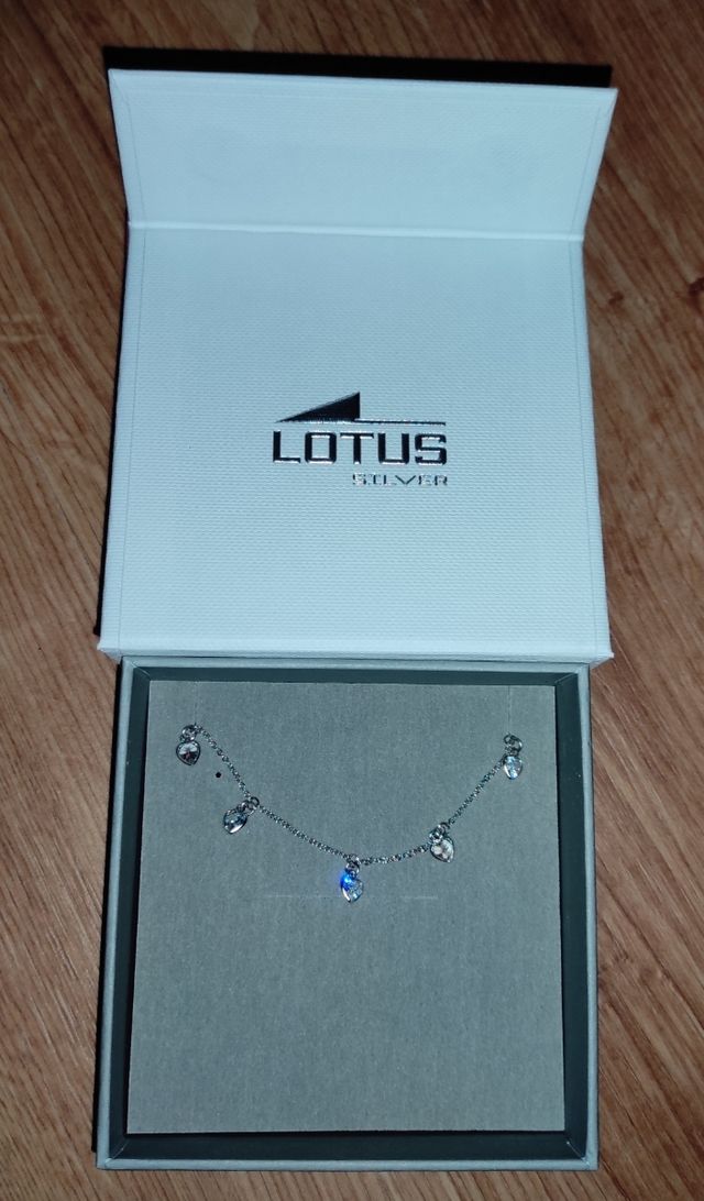 Collar LOTUS SILVER corazones. SIN ESTRENAR.