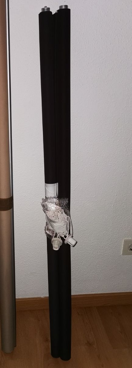 Varios estores marrón, gris y beige