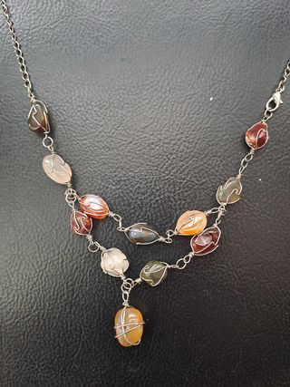 Collar de piedras semipreciosas y plata