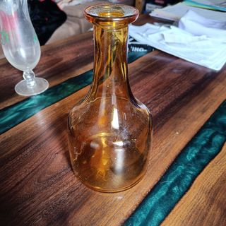 vaso di vetro ambrato